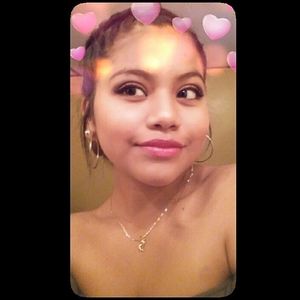 Meet your Posher, Anabela